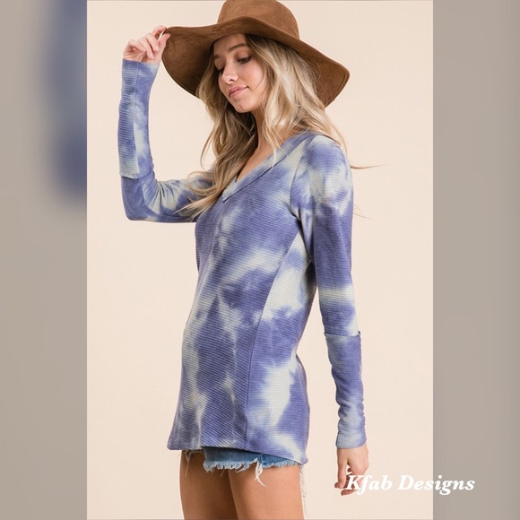 ❤️LAST 3! Soft Tie Dye Raw Edge V Neck Top! - Picture 8 of 8